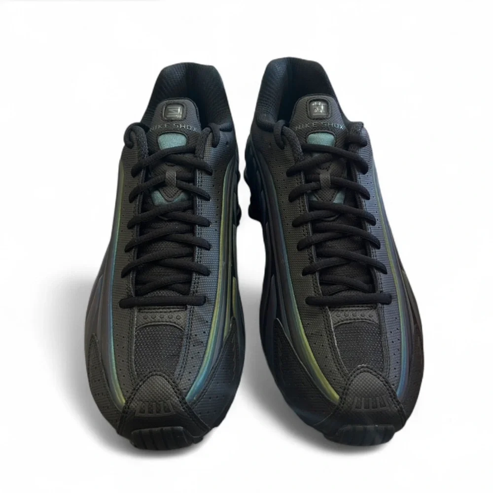 Nike Shox R4 SE Y2K Iridescent Size US Men’s 10/ Women’s 11.5/ EU 44 (New)